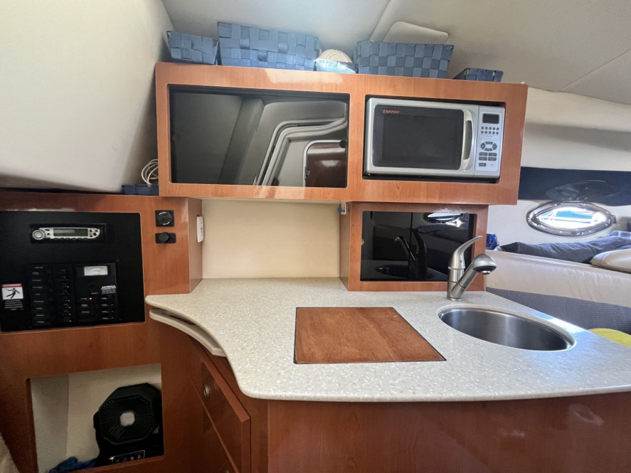 Very well-maintained Maxum2600SE motorboat for sale (berth can be taken over)