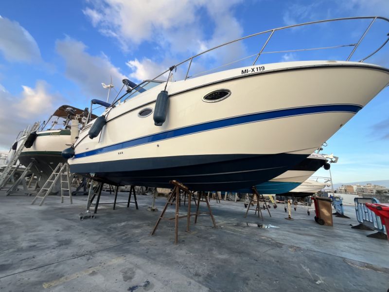 Very well-maintained Maxum2600SE motorboat for sale (berth can be taken over)