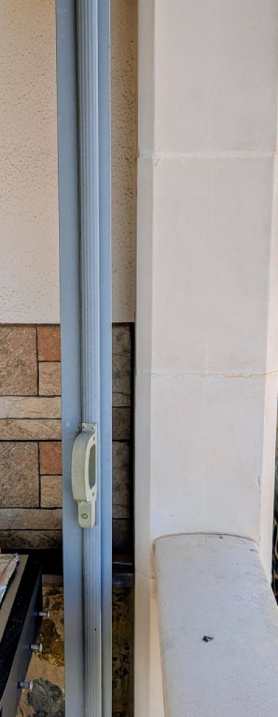 Side awning 2.80 x 2.00 m in good condition