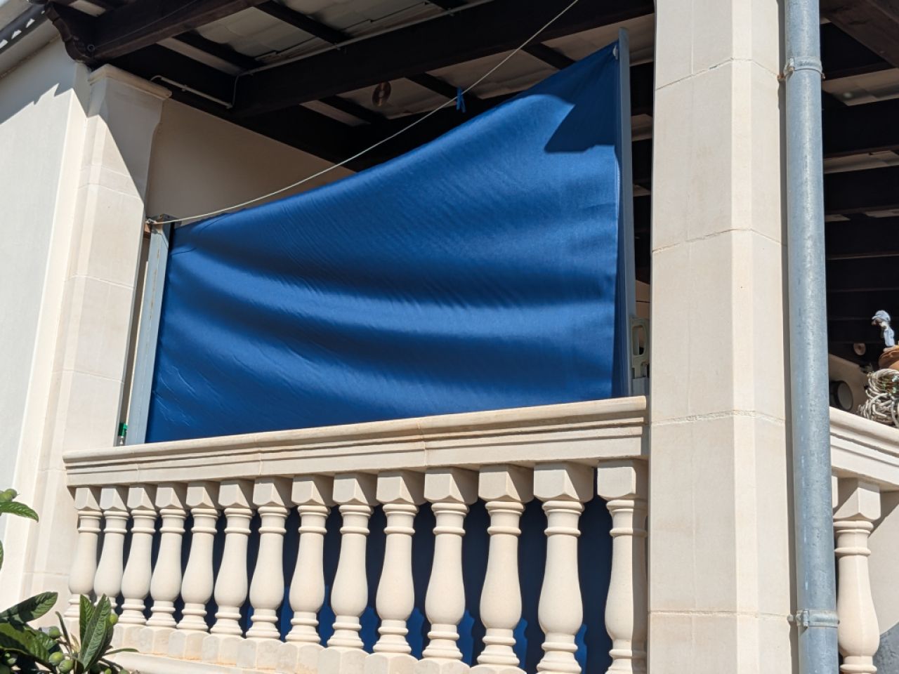 Side awning 2.80 x 2.00 m in good condition