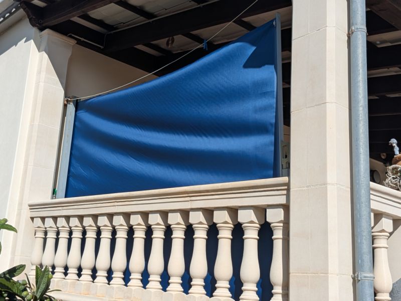 Side awning 2.80 x 2.00 m in good condition