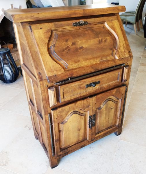 Secretaire (writing desk)