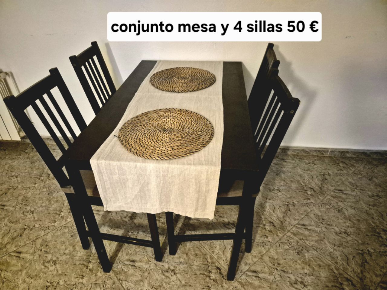 Set Tisch und 4 Stühle