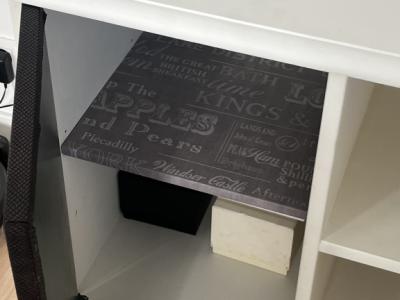 Aparador de 150cm de largo recubierto de cuero artificial