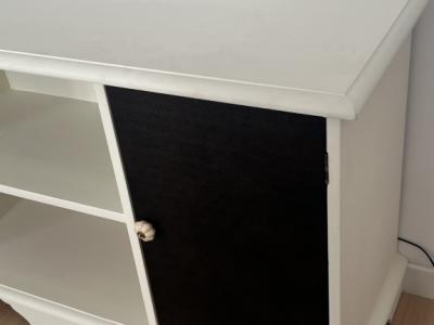 Aparador de 150cm de largo recubierto de cuero artificial