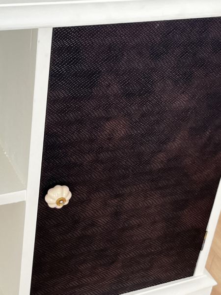 Aparador de 150cm de largo recubierto de cuero artificial