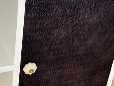 Aparador de 150cm de largo recubierto de cuero artificial