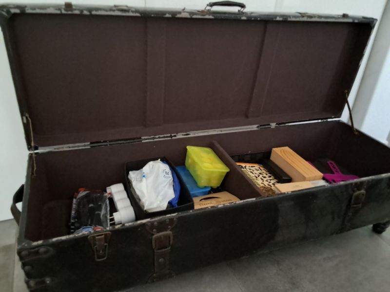 SITZTRUHE LEDER ca. 118x45x40 Kolonialstyle Aufbewahrung DEKO KERZEN BÜCHER usw. bei Porto Christo