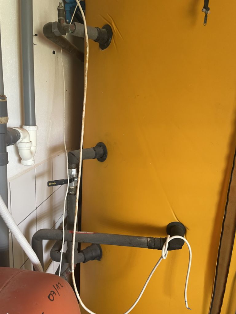 Solar hot water tank