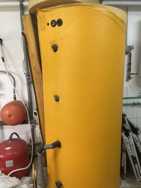 Solar hot water tank