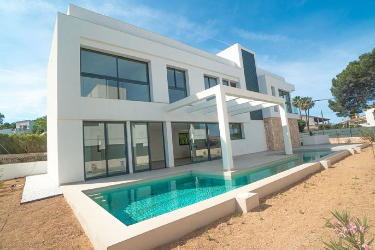 Son Veri - Newly built villa on the waterfront with sea views