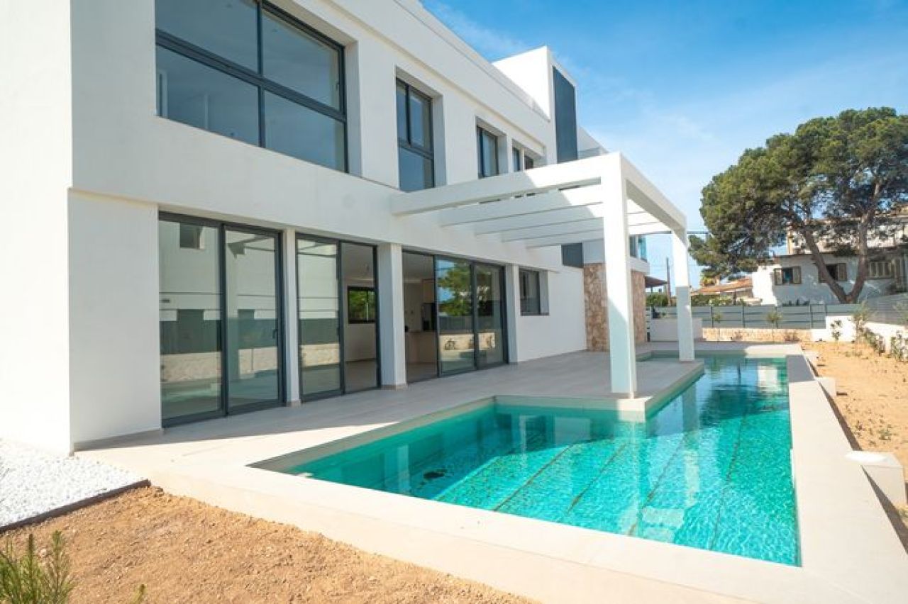 Son Veri - Newly built villa on the waterfront with sea views