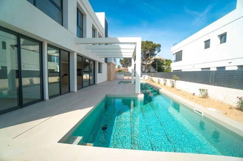 Son Veri - Newly built villa on the waterfront with sea views