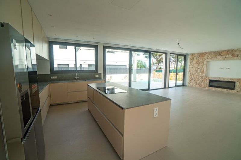 Son Veri - Newly built villa on the waterfront with sea views