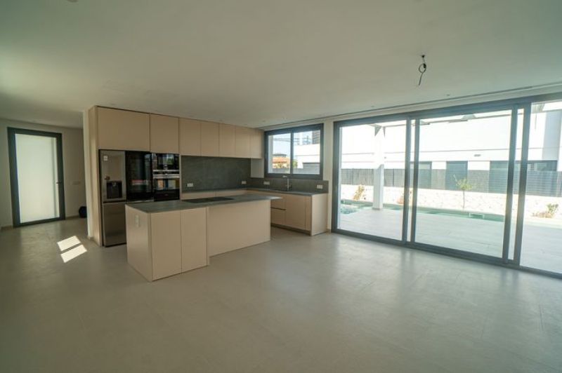 Son Veri - Newly built villa on the waterfront with sea views