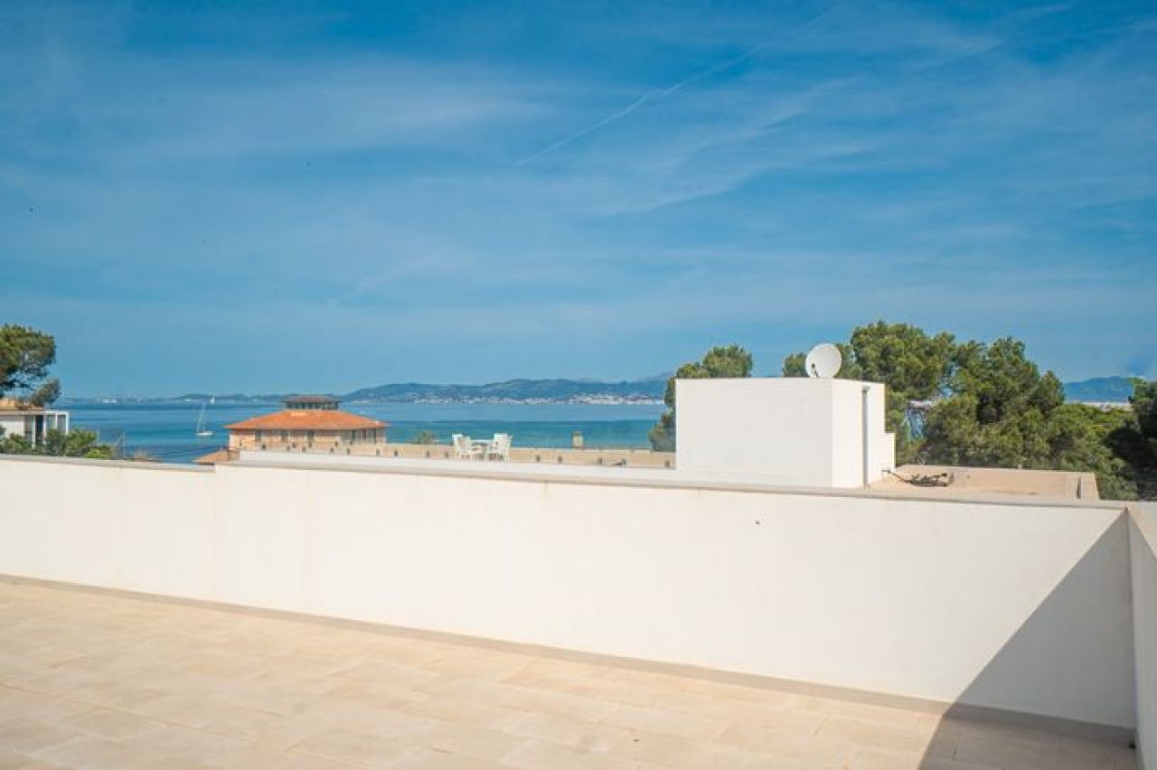 Son Veri - Newly built villa on the waterfront with sea views