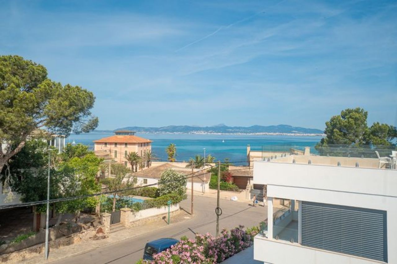 Son Veri - Newly built villa on the waterfront with sea views