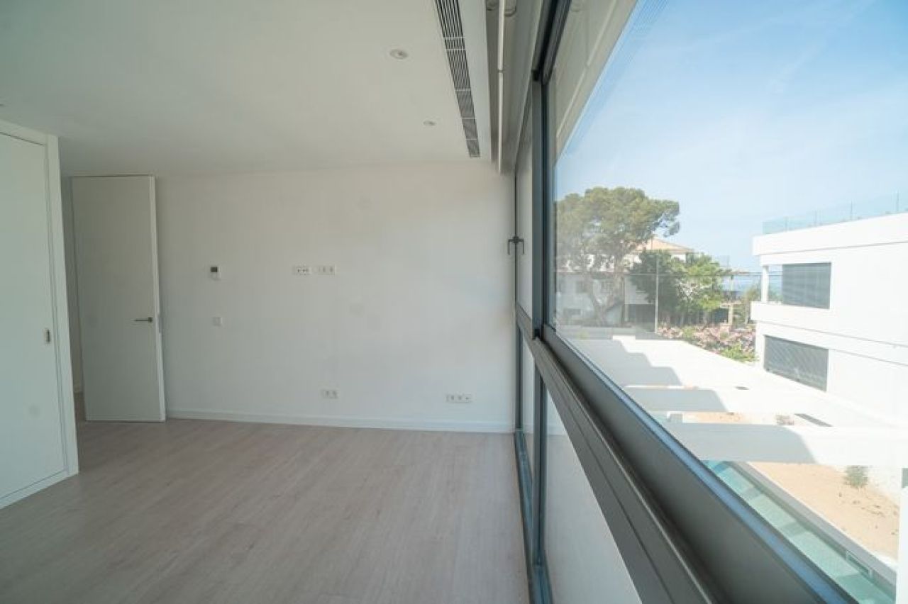 Son Veri - Newly built villa on the waterfront with sea views