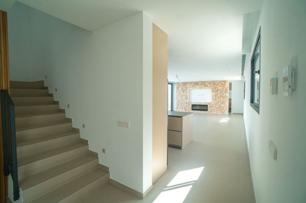 Son Veri - Newly built villa on the waterfront with sea views