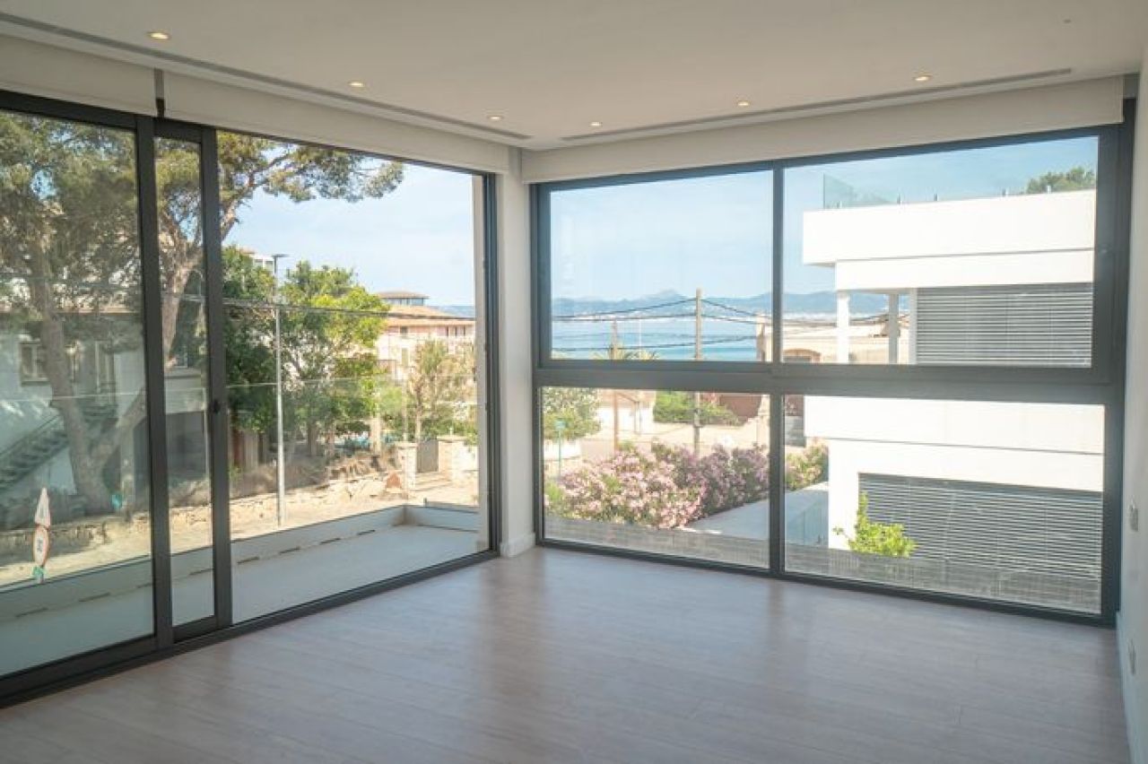 Son Veri - Newly built villa on the waterfront with sea views