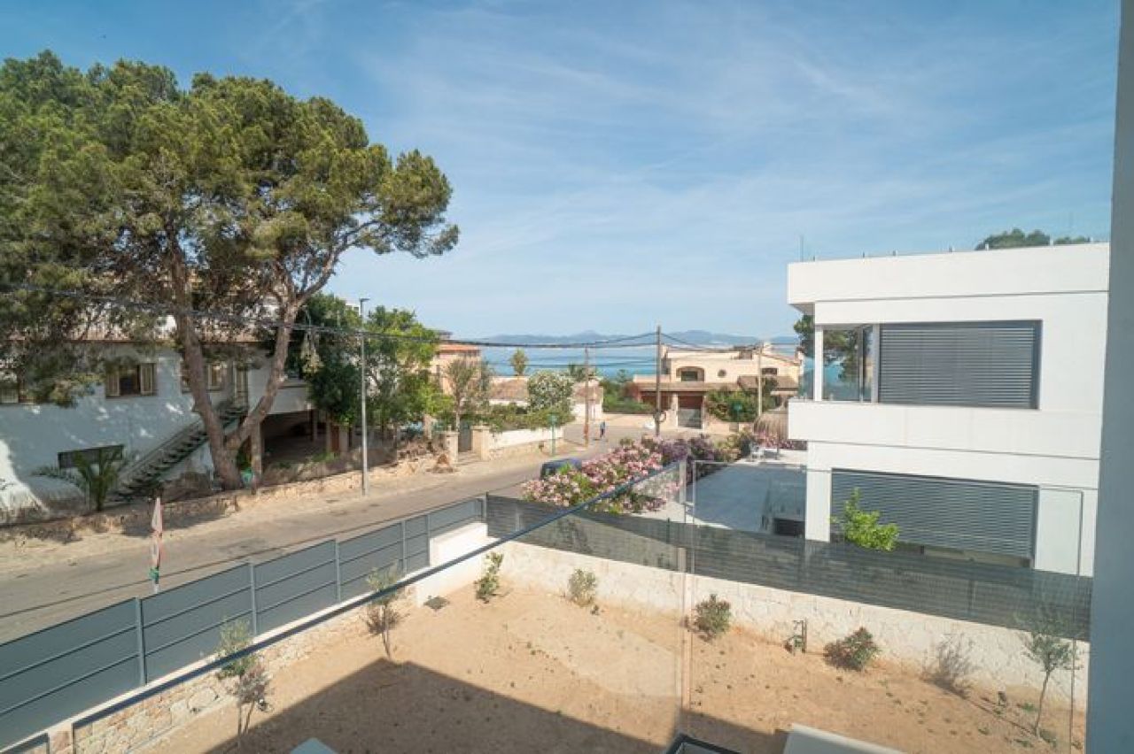 Son Veri - Newly built villa on the waterfront with sea views