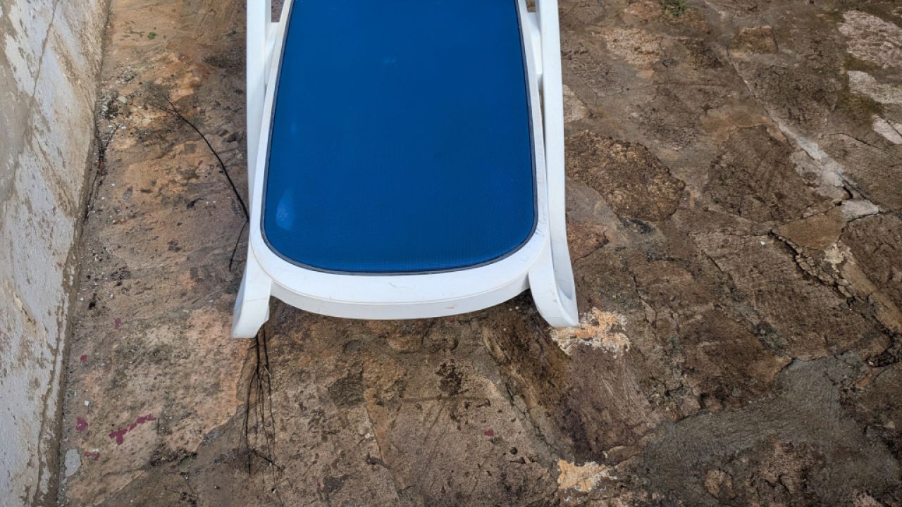 Sonnenliege, blau/weiß