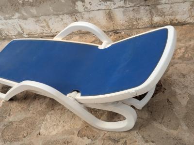 Sonnenliege, blau/weiß