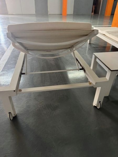 Sonnenliegen-Set mit Rollen, Kissen & Beistelltisch (Last-Minute-Preis)