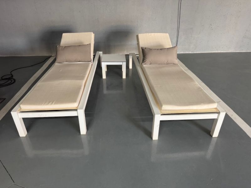 Sonnenliegen-Set mit Rollen, Kissen & Beistelltisch (Last-Minute-Preis)