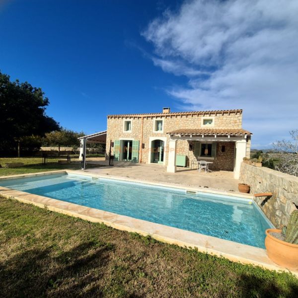 Espectacular casa rústica moderna en colina entre Son Carrió y Porto Cristo