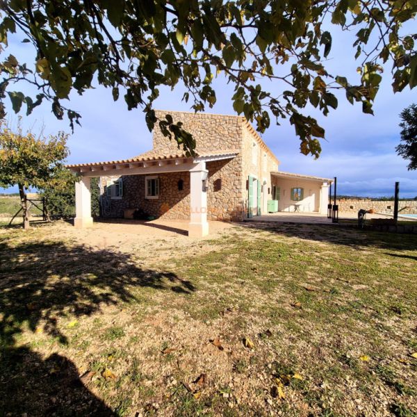 Espectacular casa rústica moderna en colina entre Son Carrió y Porto Cristo