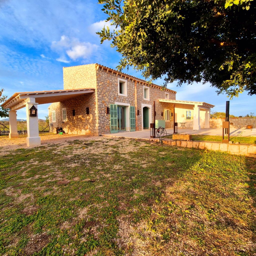 Espectacular casa rústica moderna en colina entre Son Carrió y Porto Cristo