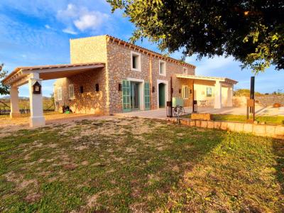 Espectacular casa rústica moderna en colina entre Son Carrió y Porto Cristo