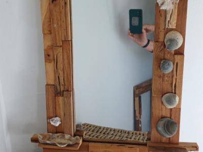 Spiegel mit Holzrahmen Treibgut und Muscheln