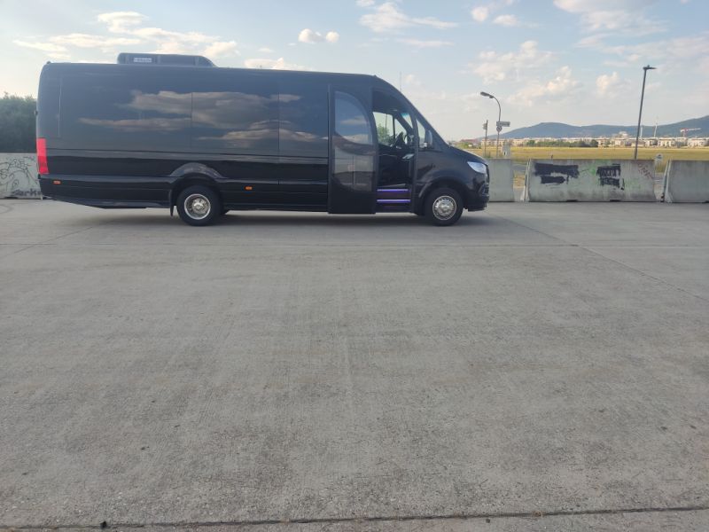 Sprinter 519 Confort 24 plazas, Como nuevo 4500 km AC, aire acondicionado asientos cama