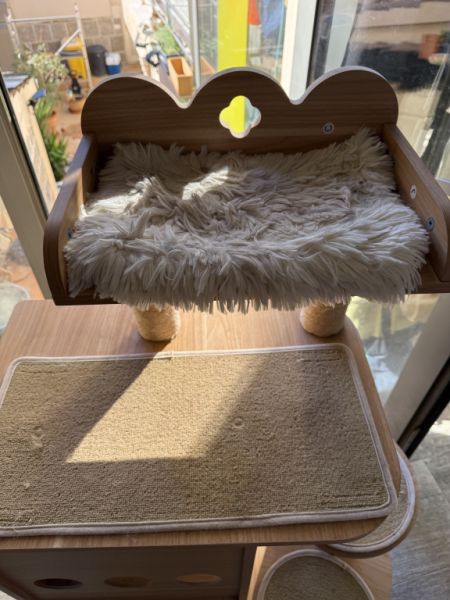 Sturdy wooden cat house, 6 places