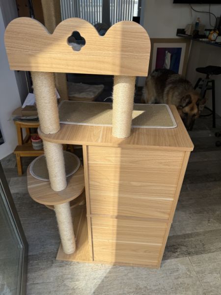 Sturdy wooden cat house, 6 places