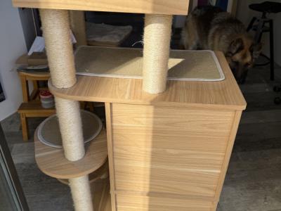 Sturdy wooden cat house, 6 places
