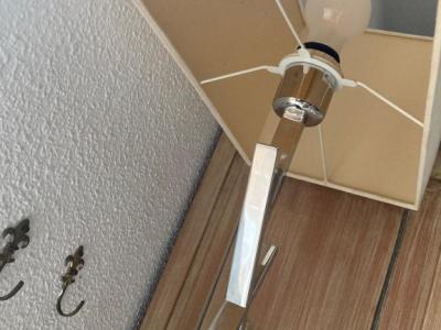 Lámpara de pie disponible