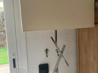 Lámpara de pie disponible