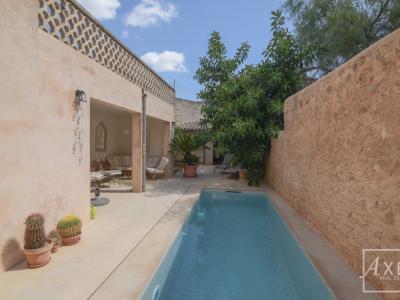 Stilvolles Stadthaus in Campos – frisch renoviert, mit Patio, Pool und historischem Charme