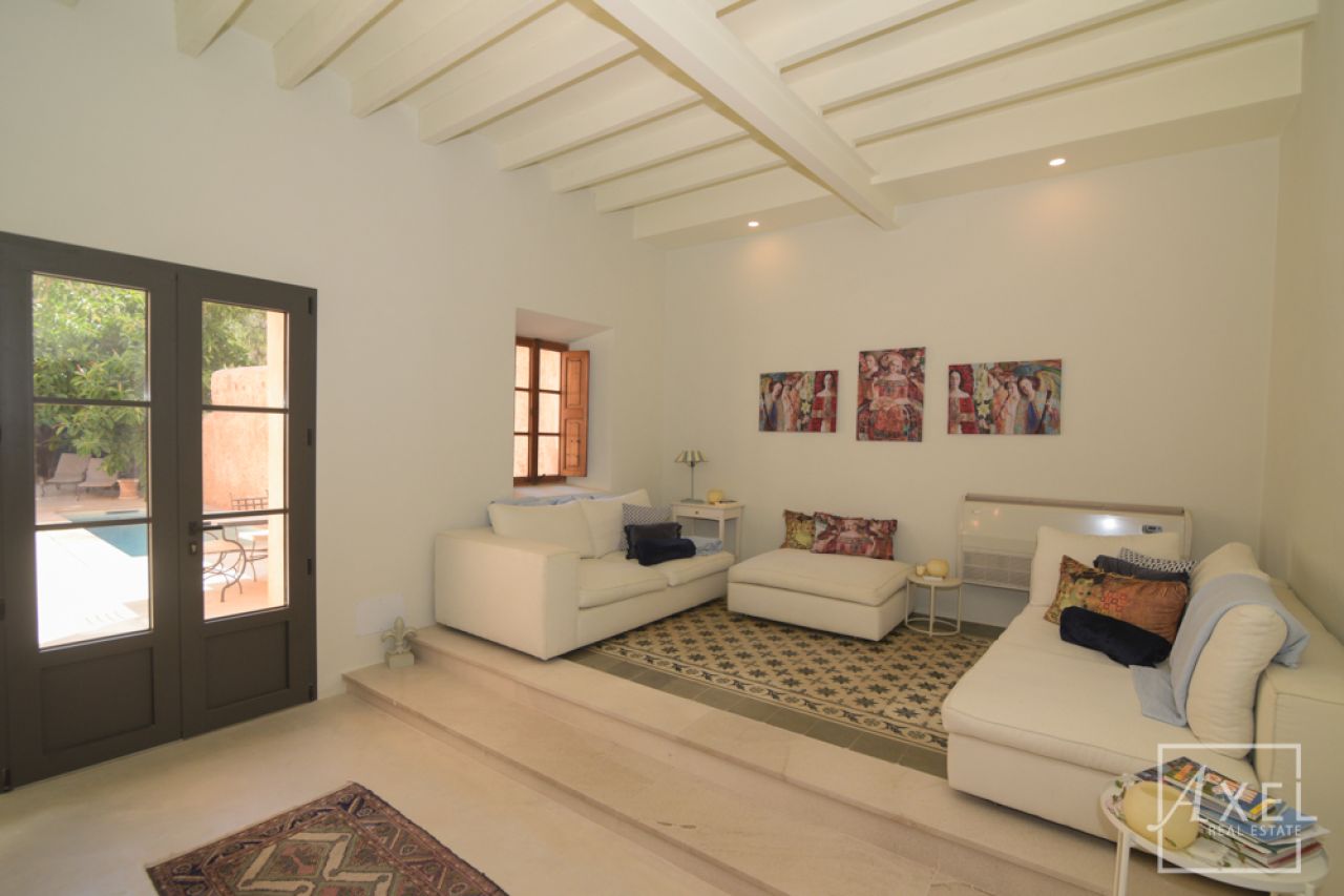 Stilvolles Stadthaus in Campos – frisch renoviert, mit Patio, Pool und historischem Charme