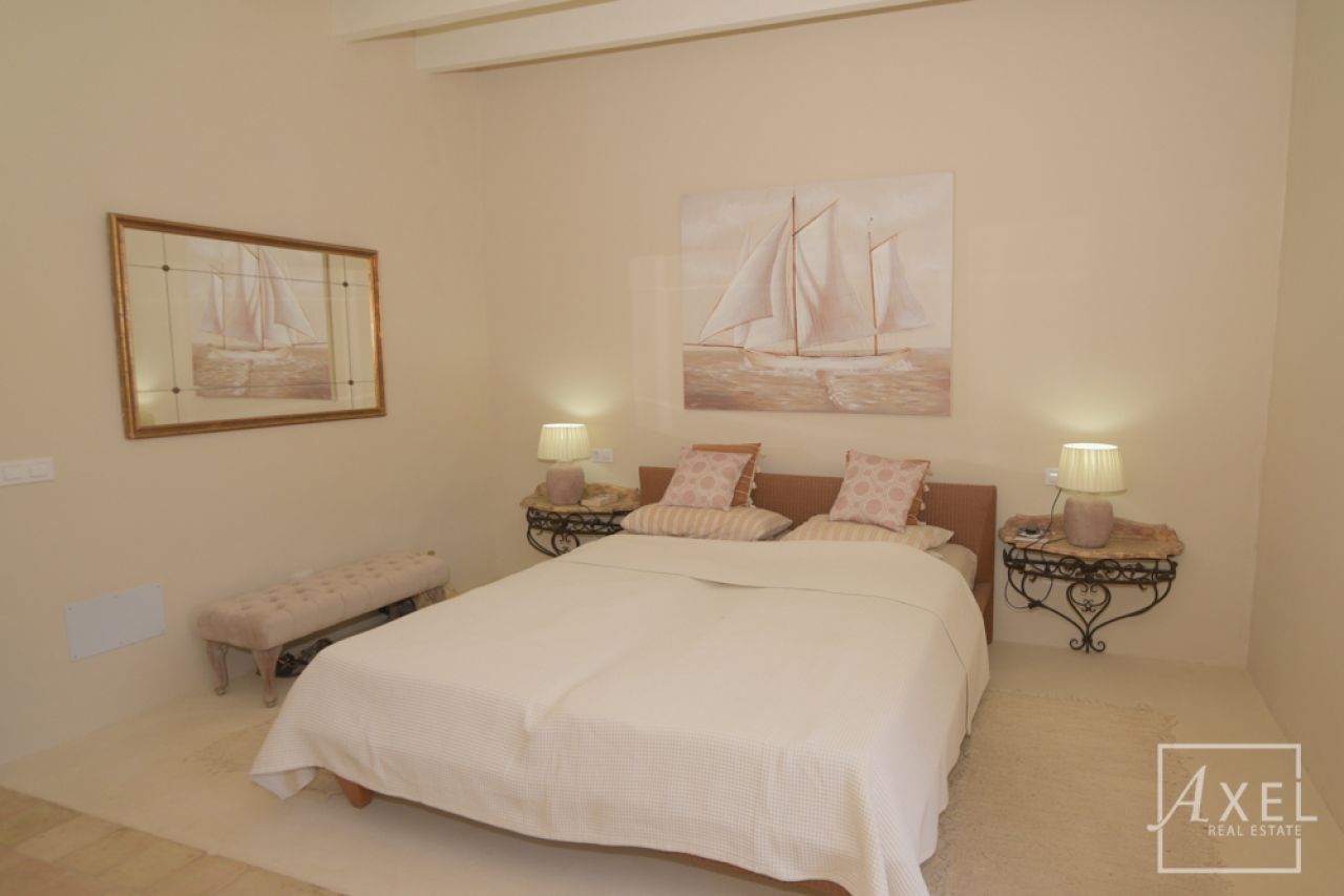 Stilvolles Stadthaus in Campos – frisch renoviert, mit Patio, Pool und historischem Charme