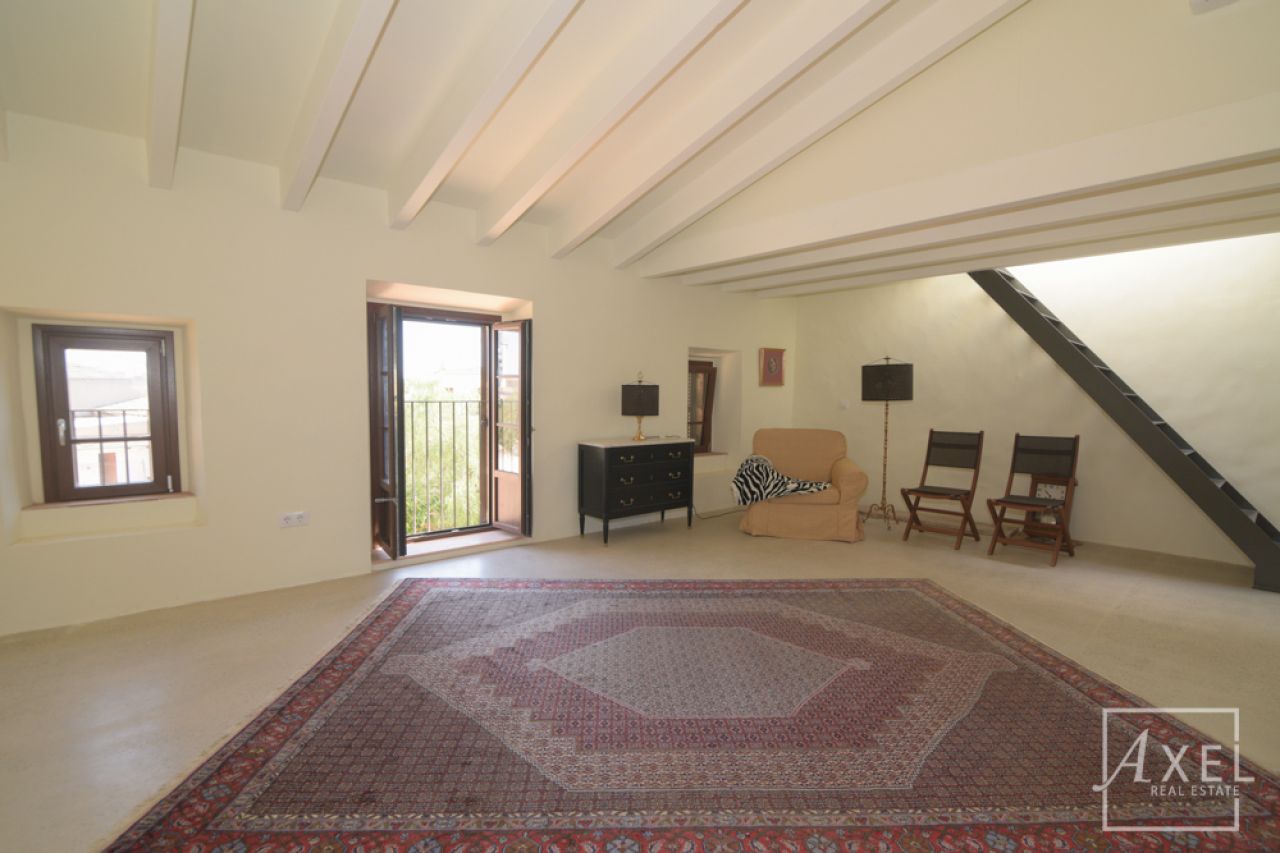 Stilvolles Stadthaus in Campos – frisch renoviert, mit Patio, Pool und historischem Charme