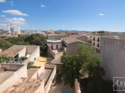 Stilvolles Stadthaus in Campos – frisch renoviert, mit Patio, Pool und historischem Charme