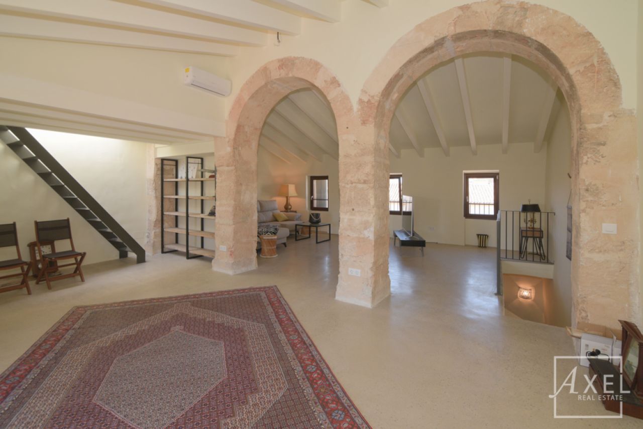 Stilvolles Stadthaus in Campos – frisch renoviert, mit Patio, Pool und historischem Charme