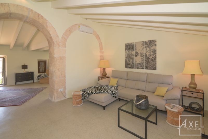 Stilvolles Stadthaus in Campos – frisch renoviert, mit Patio, Pool und historischem Charme