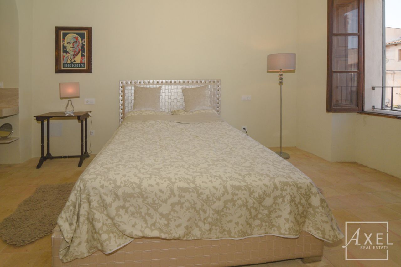 Stilvolles Stadthaus in Campos – frisch renoviert, mit Patio, Pool und historischem Charme