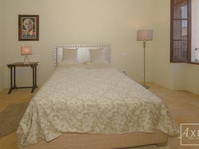 Stilvolles Stadthaus in Campos – frisch renoviert, mit Patio, Pool und historischem Charme