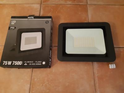 Outdoor floodlight